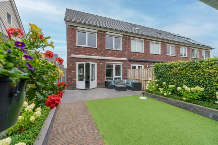 Foto 2 van Meidoorn 8