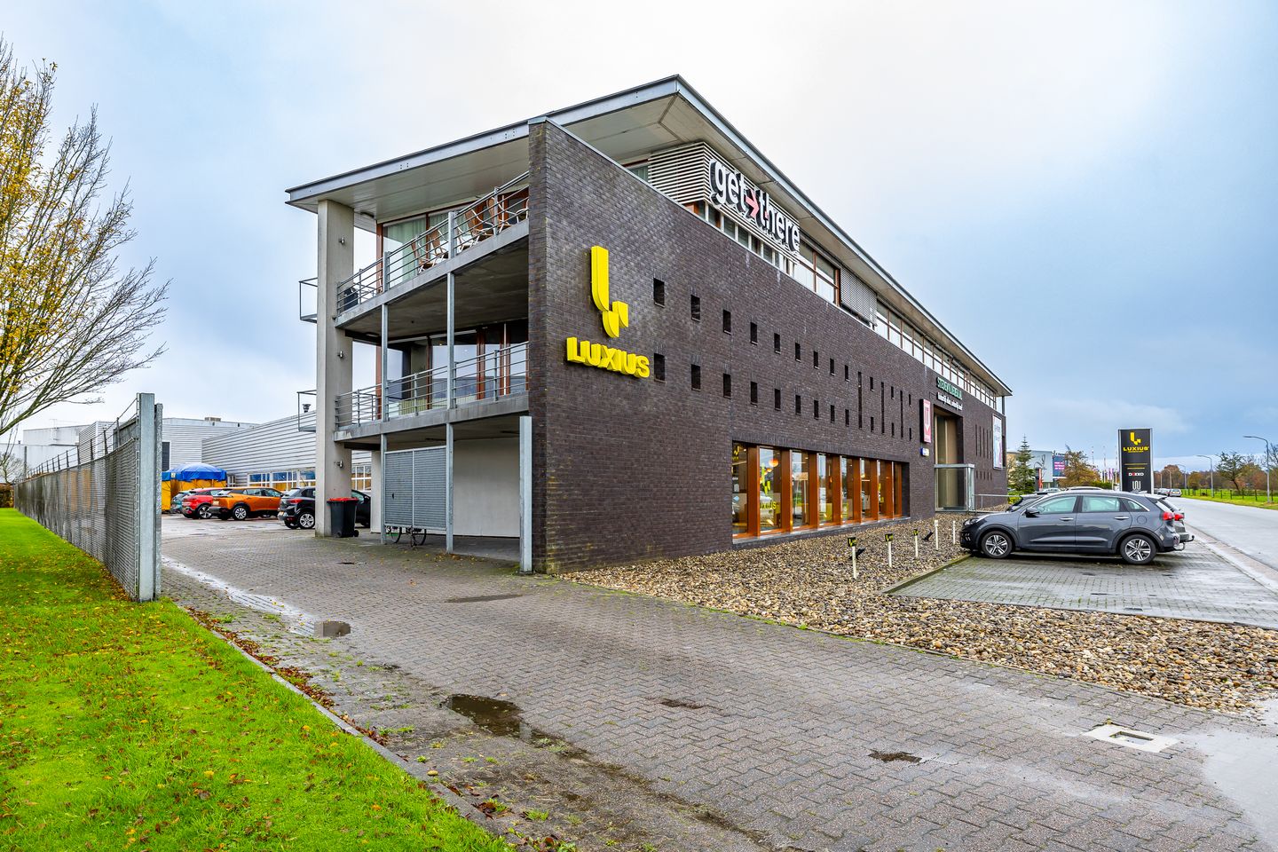 View photo 2 of Zernikelaan 12c en 14