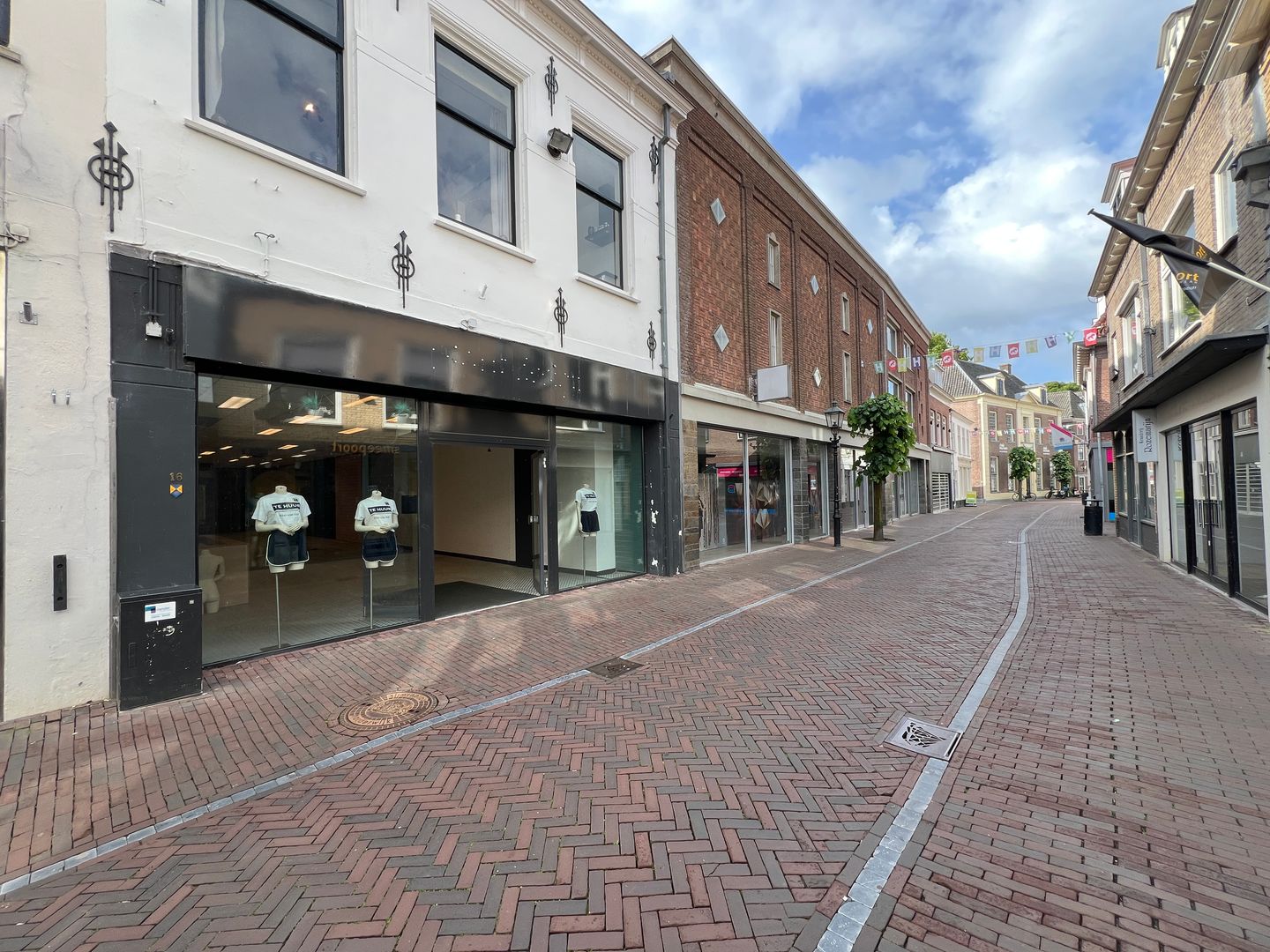 Bekijk foto 2 van Donkerstraat 16