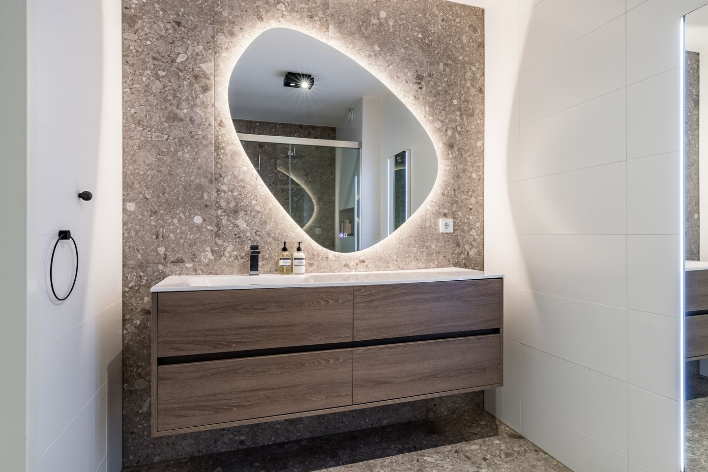 Foto 44 van Renoirhof 12