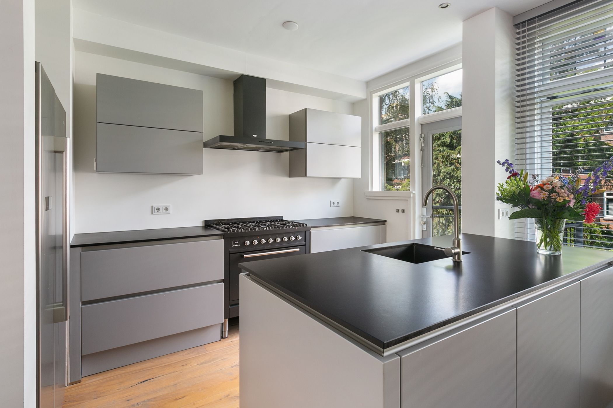 Photo 9 of Nolensstraat 31-B02