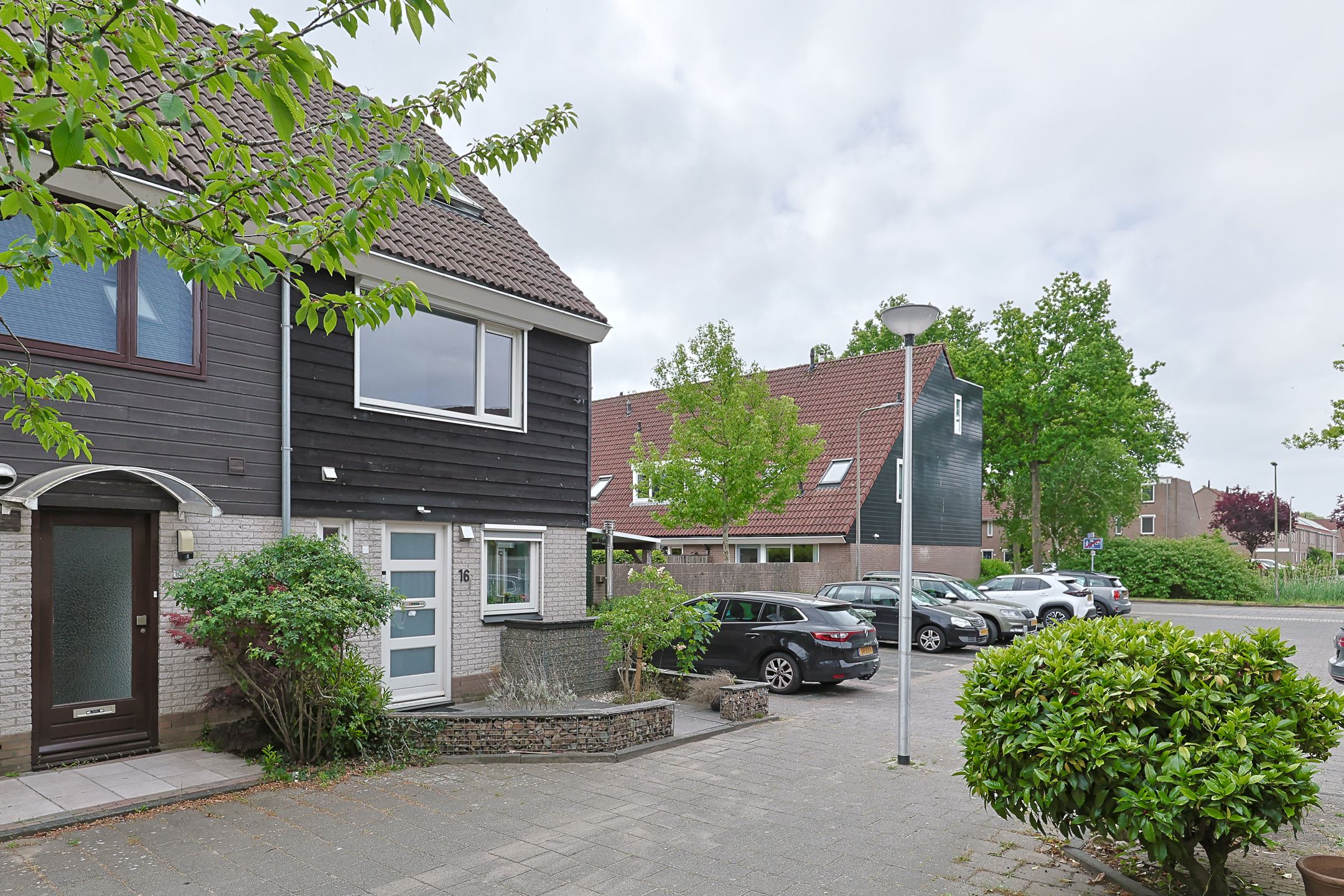 Foto 3 van Betsy Perkstraat 16