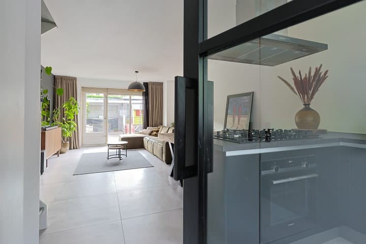 Foto 9 van Betsy Perkstraat 16