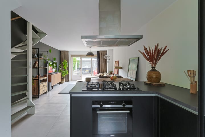 Foto 21 van Betsy Perkstraat 16