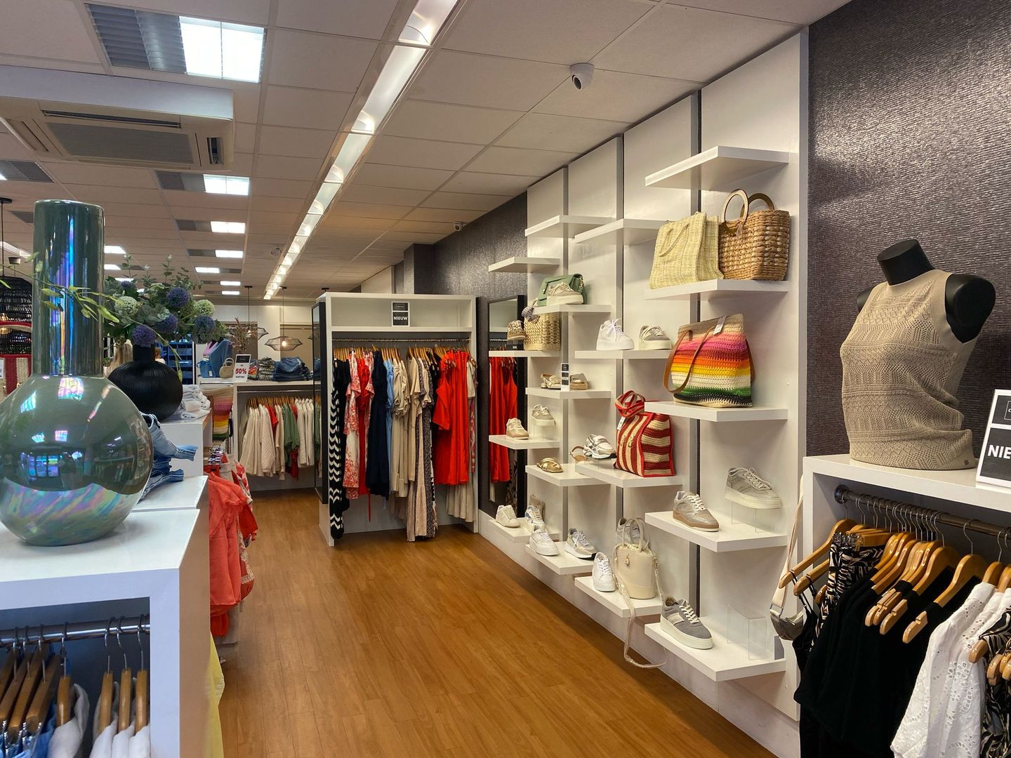 Bekijk foto 2 van Markt 1