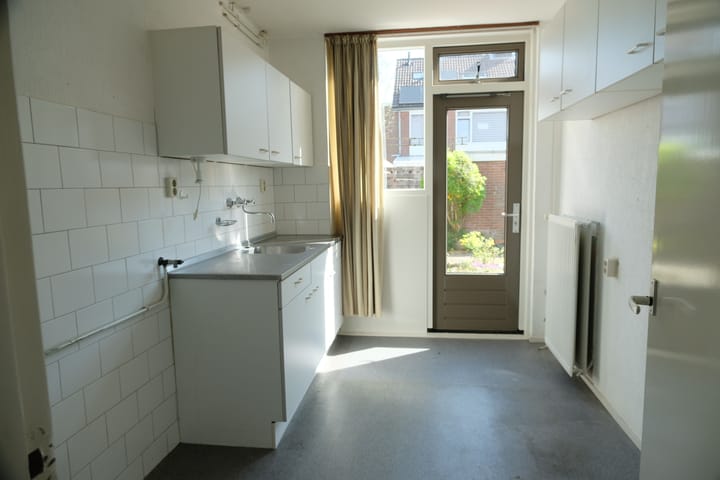 Photo 4 of Meterenstraat 1