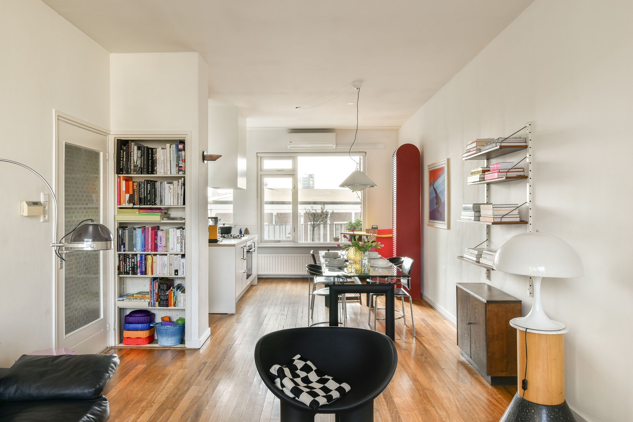 Foto 12 van Schiedamse Vest 105-C