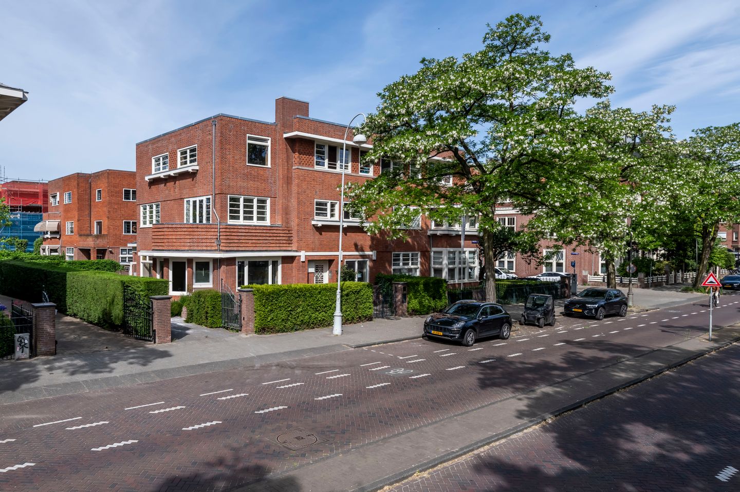 Bekijk foto 2 van Cornelis Schuytstraat 72