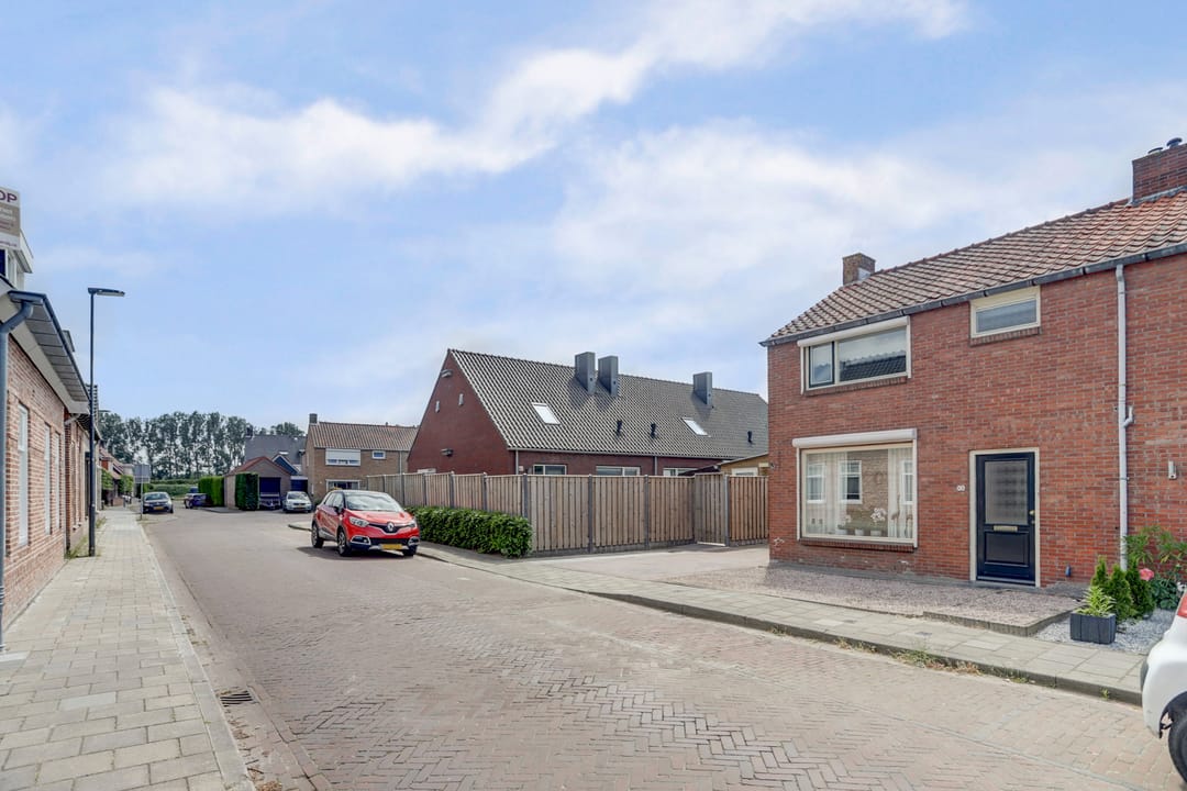 Foto 2 van Nazareth 6