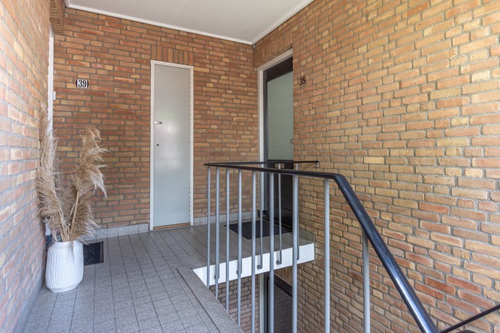 Photo 5 of Weidehuisstraat 35