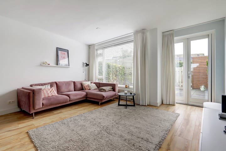 Foto 2 van Meidoorn 64