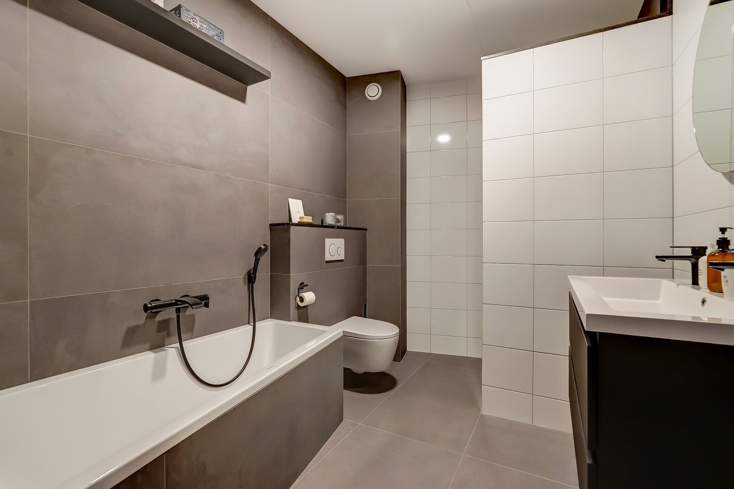 Foto 4 van Meidoorn 64