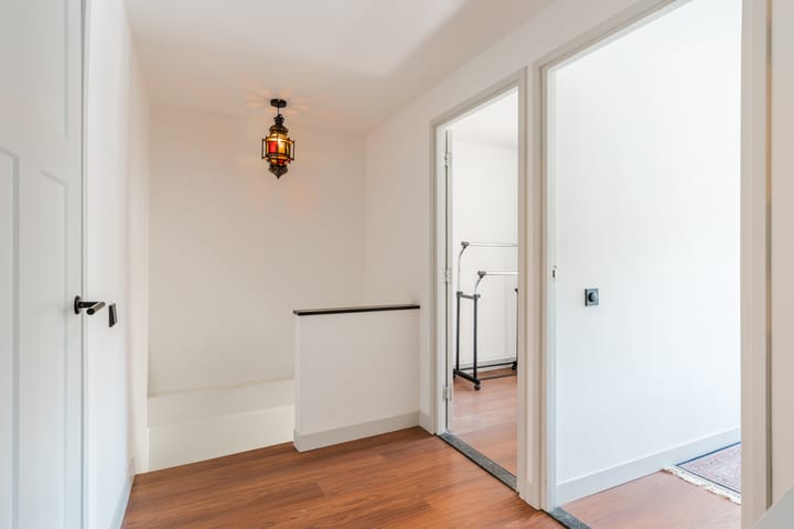 Foto 32 van van Gennipstraat 8