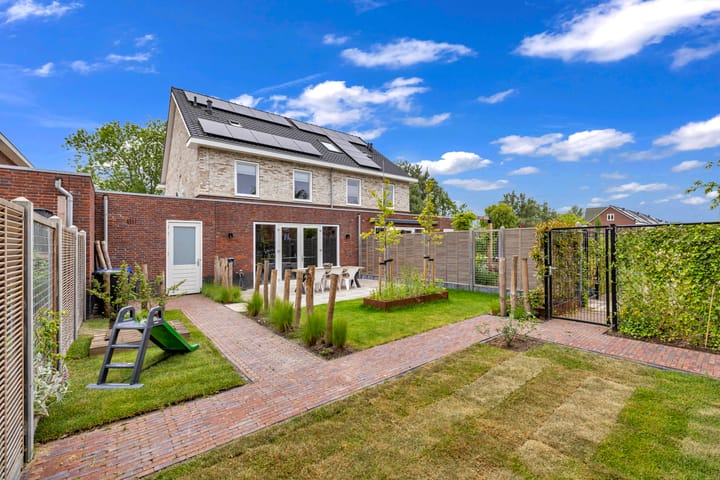 Foto 5 van Vierasser 83