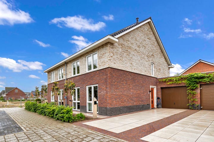 Foto 11 van Vierasser 83