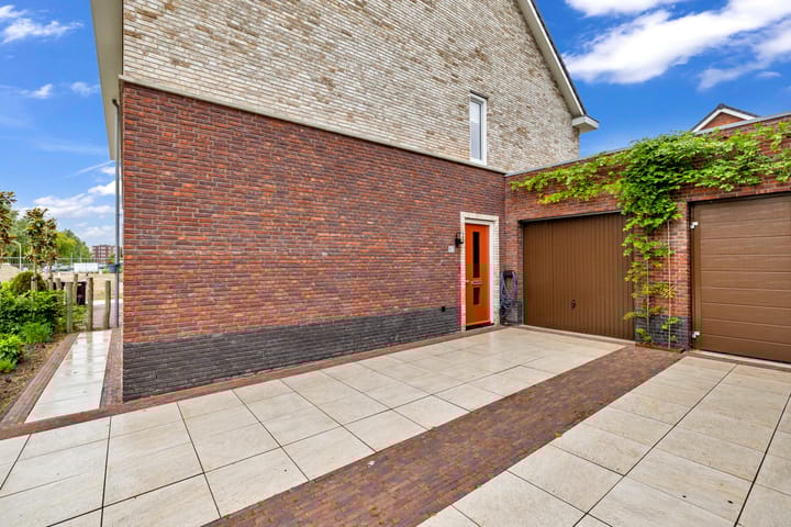 Foto 12 van Vierasser 83