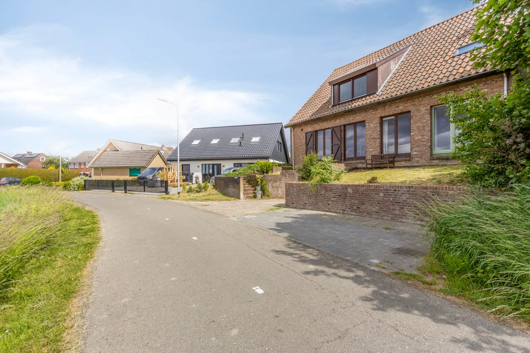 Photo 32 of Clingedijk 9