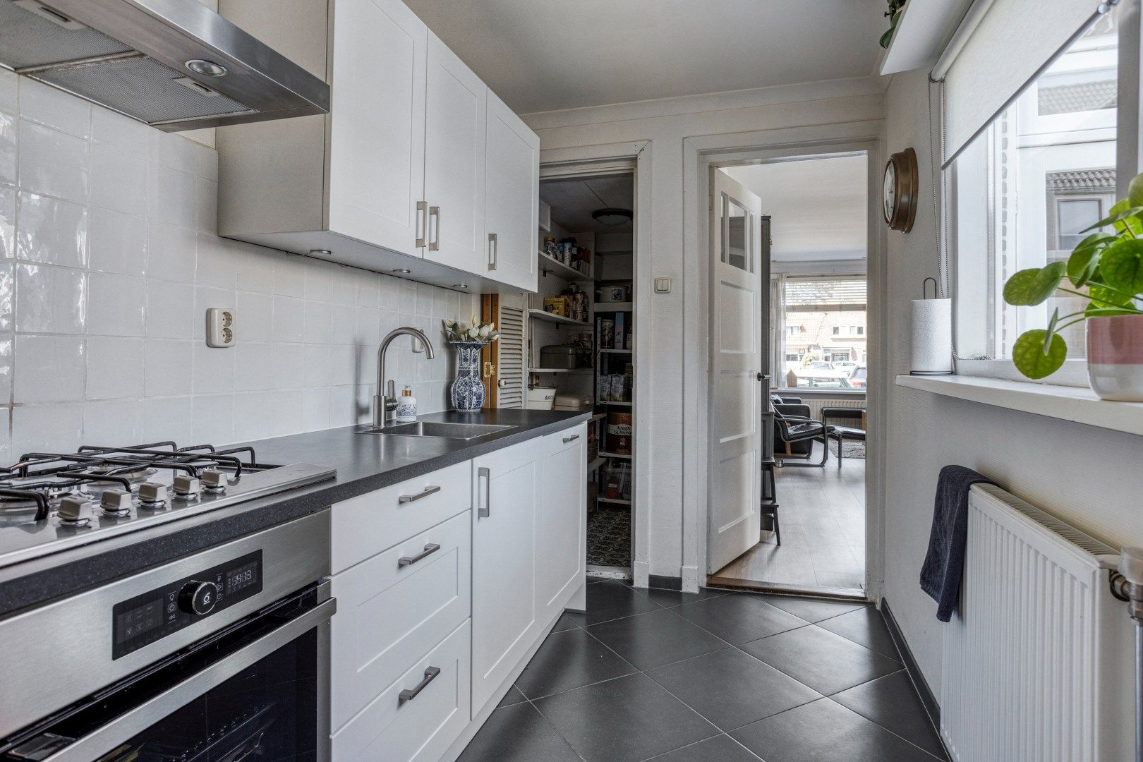 Photo 12 of Monnikstraat 40