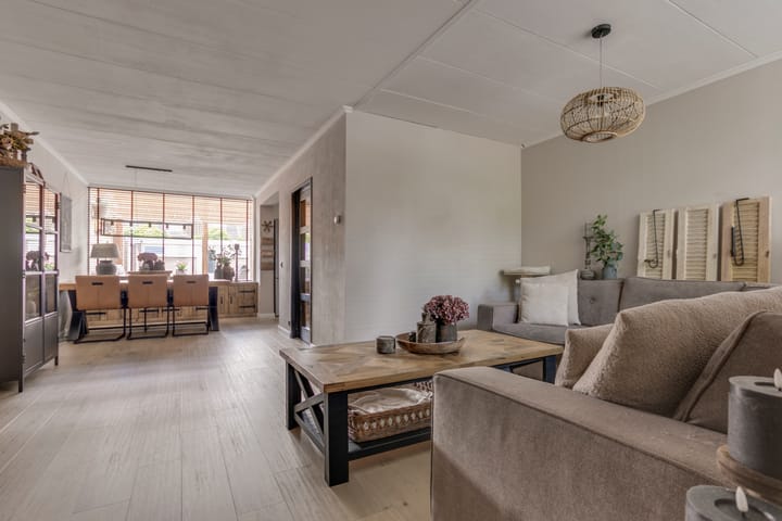 Photo 2 of Maasstraat 12