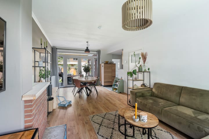 Foto 16 van Van Limburg Stirumplantsoen 24