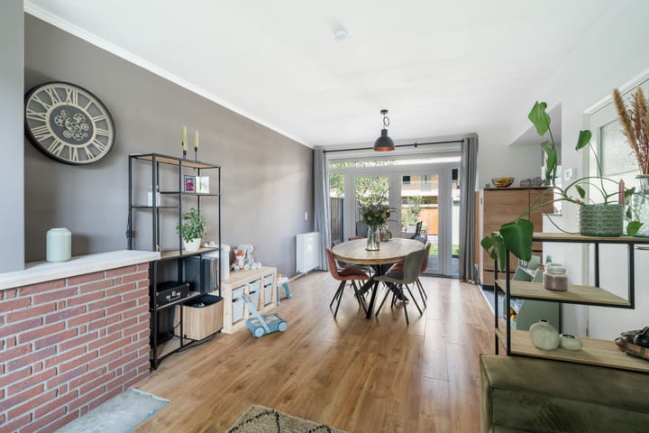 Foto 17 van Van Limburg Stirumplantsoen 24