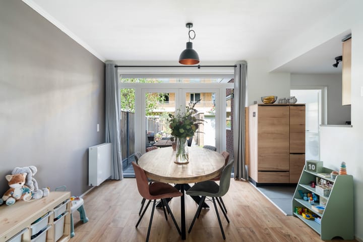 Foto 18 van Van Limburg Stirumplantsoen 24