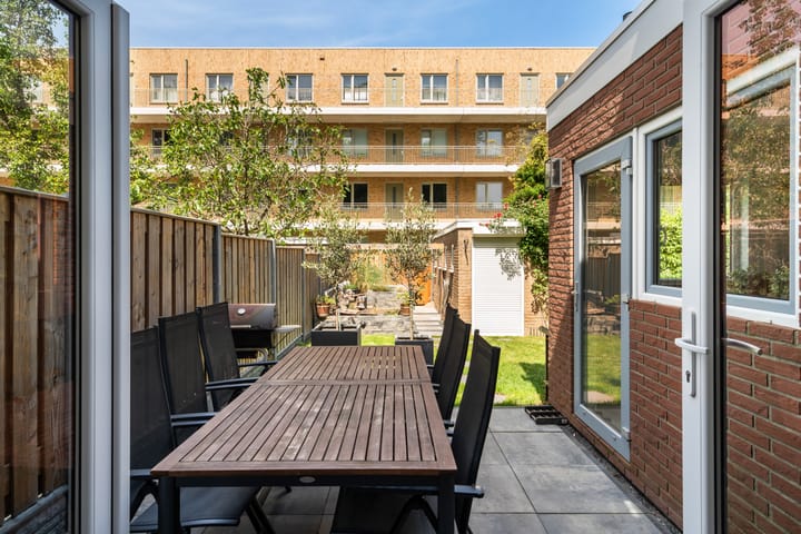 Foto 27 van Van Limburg Stirumplantsoen 24