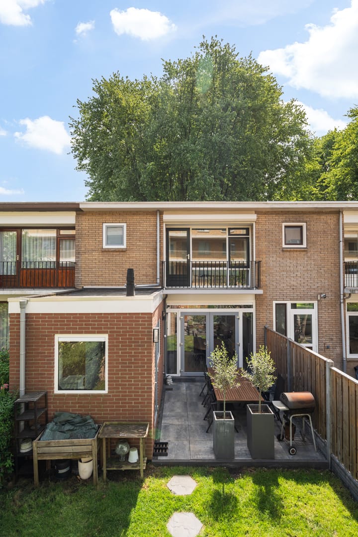 Foto 29 van Van Limburg Stirumplantsoen 24