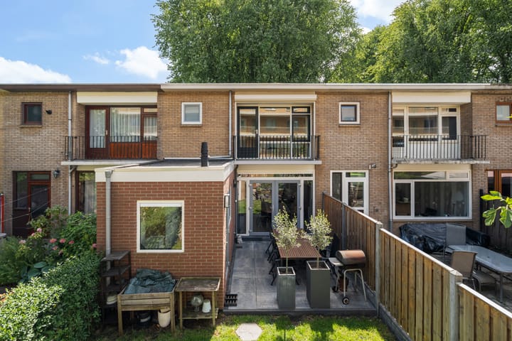 Foto 30 van Van Limburg Stirumplantsoen 24