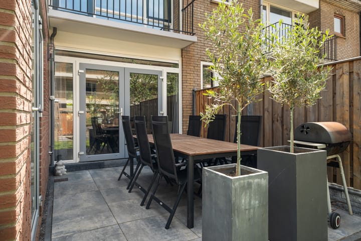 Foto 32 van Van Limburg Stirumplantsoen 24