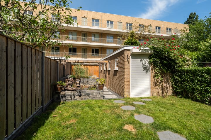 Foto 33 van Van Limburg Stirumplantsoen 24