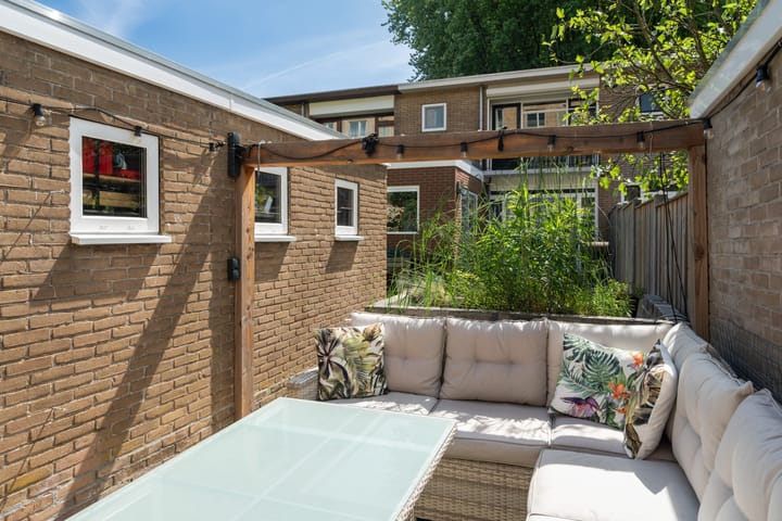 Foto 36 van Van Limburg Stirumplantsoen 24