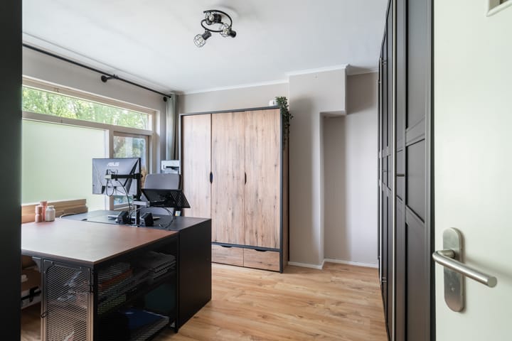 Foto 41 van Van Limburg Stirumplantsoen 24