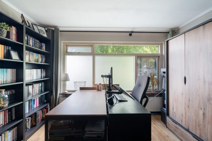 Foto 42 van Van Limburg Stirumplantsoen 24