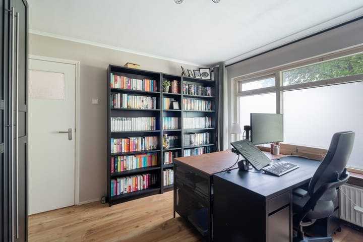 Foto 43 van Van Limburg Stirumplantsoen 24