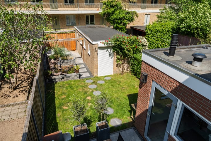 Foto 47 van Van Limburg Stirumplantsoen 24