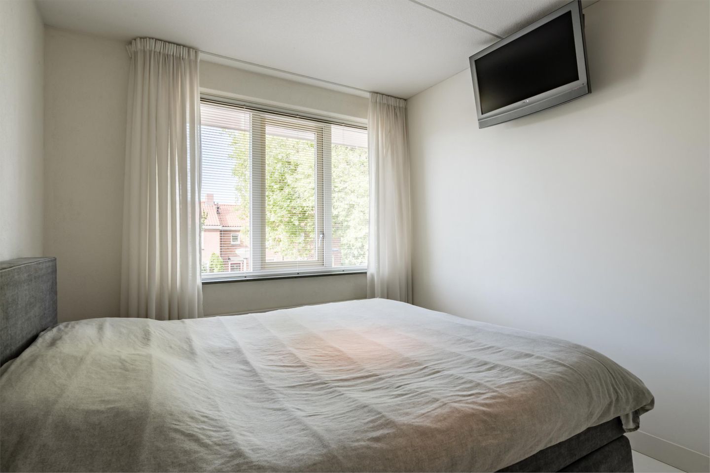 Foto 25 van Admiraal de Ruyterlaan 24-A