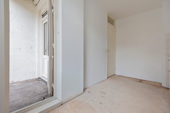 Photo 12 of Haarlemmerweg 127-2