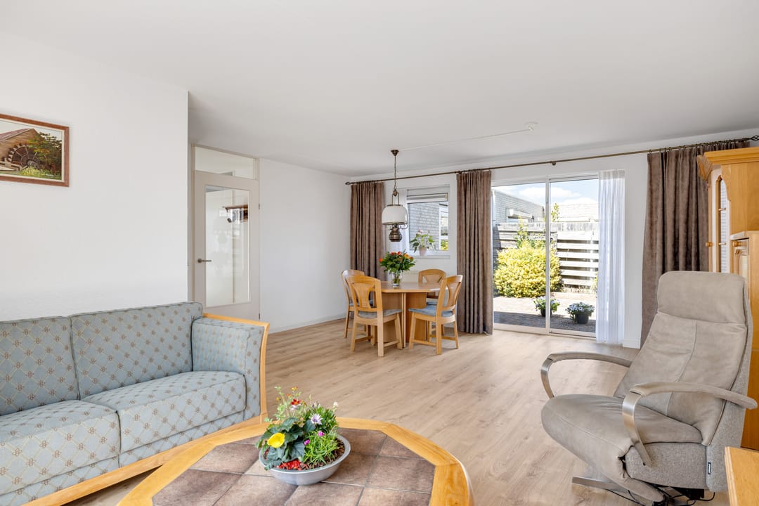 Photo 2 of Conrad Busken Huethove 9