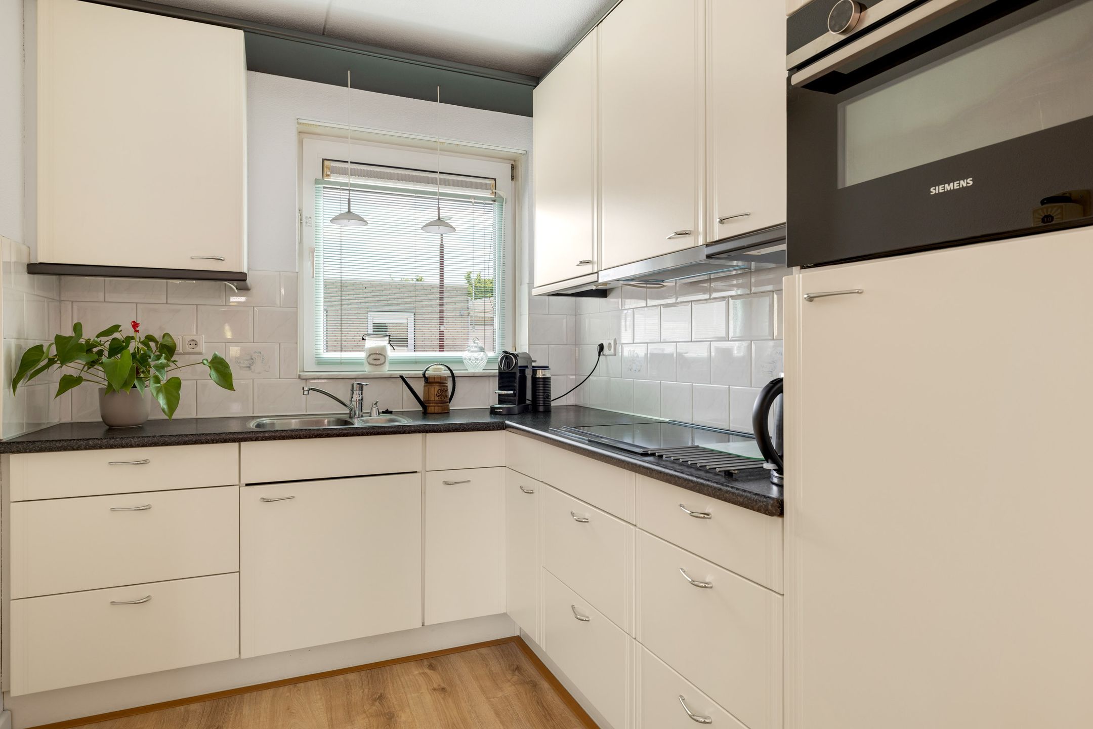 Photo 3 of Conrad Busken Huethove 9