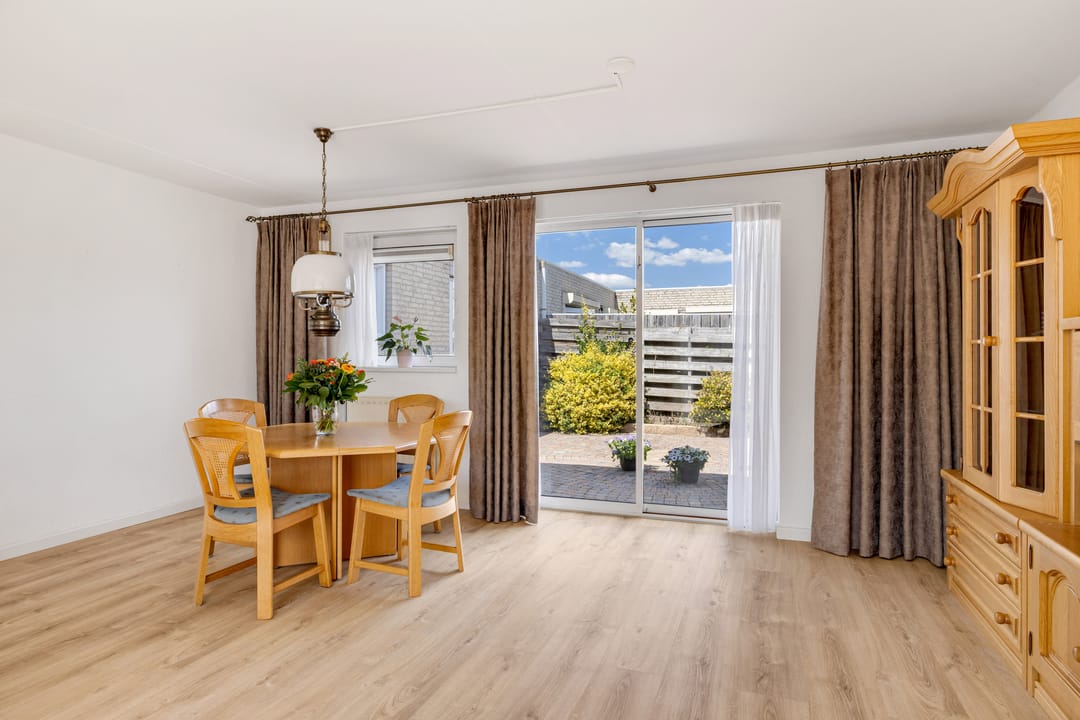 Photo 22 of Conrad Busken Huethove 9