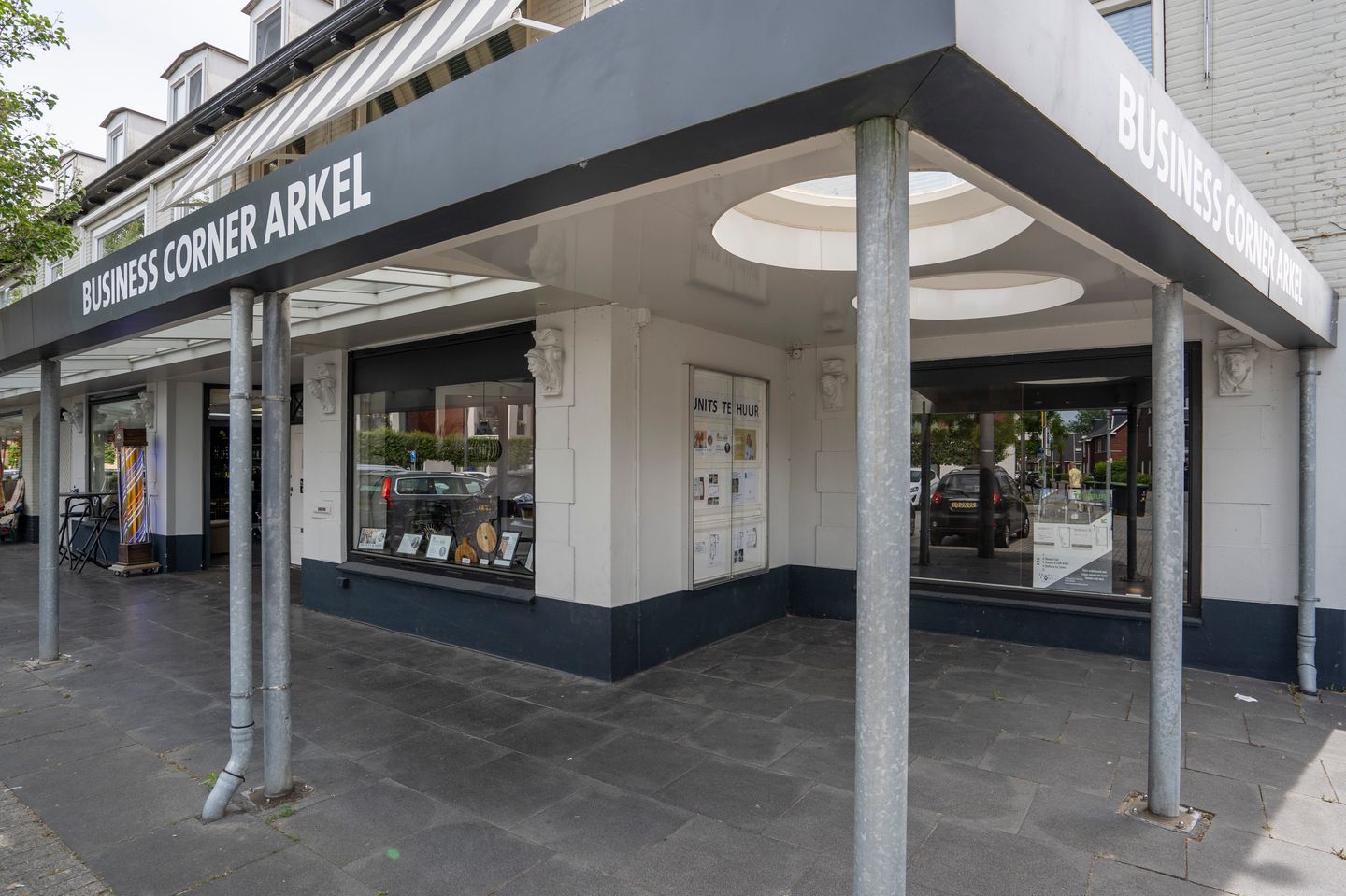 Bekijk foto 1 van Raadhuisplein 2