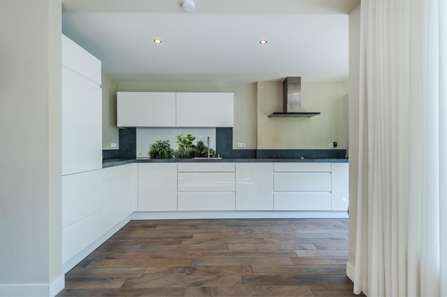 Foto 10 van Troelstrastraat 57