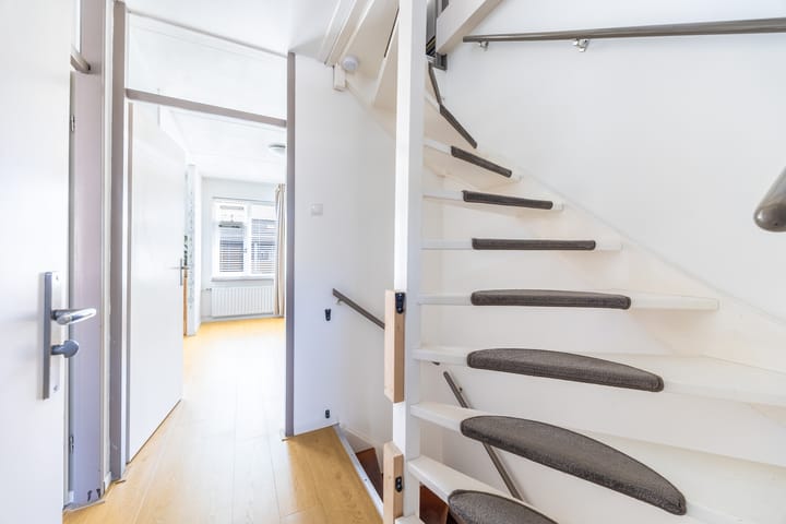 Foto 21 van van Merodestraat 12