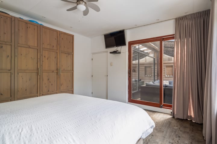 Photo 26 of F.C. Dondersstraat 25