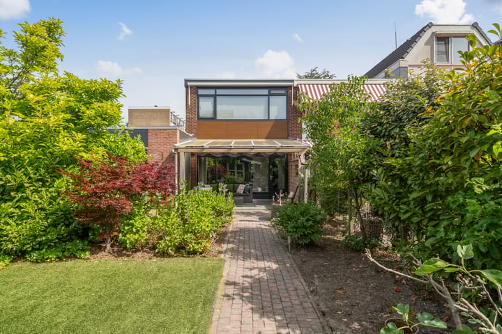 Photo 39 of F.C. Dondersstraat 25