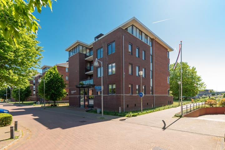 Foto 2 van Burgemeester Van den Helmlaan 85