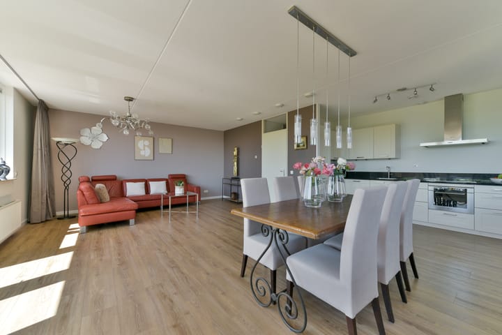 Foto 10 van Burgemeester Van den Helmlaan 85