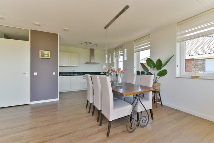 Foto 13 van Burgemeester Van den Helmlaan 85