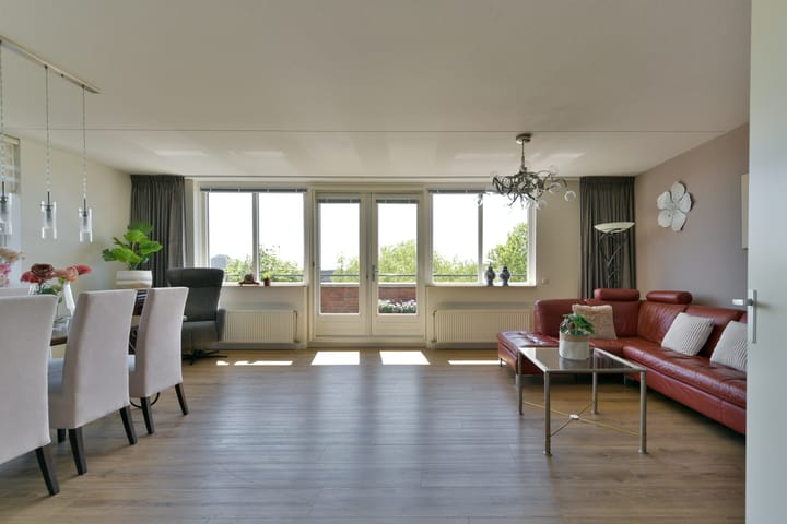 Foto 14 van Burgemeester Van den Helmlaan 85